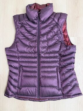 Bernardo Quilted Down Puffer Vest in Deep Plum
